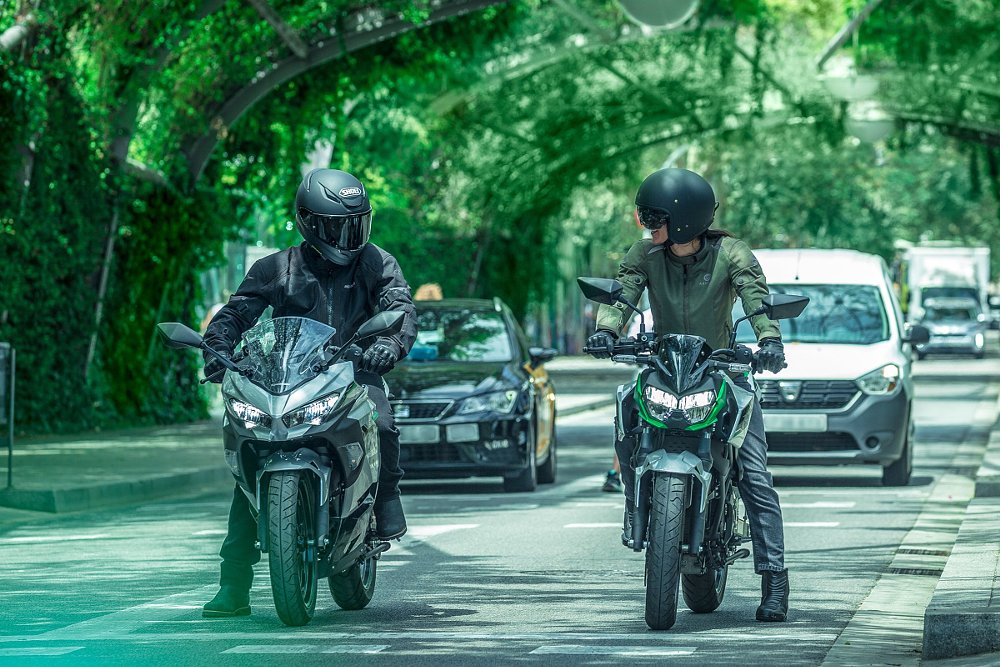 Kawasaki Ninja e-1 and Z e-1 stopped on a city street