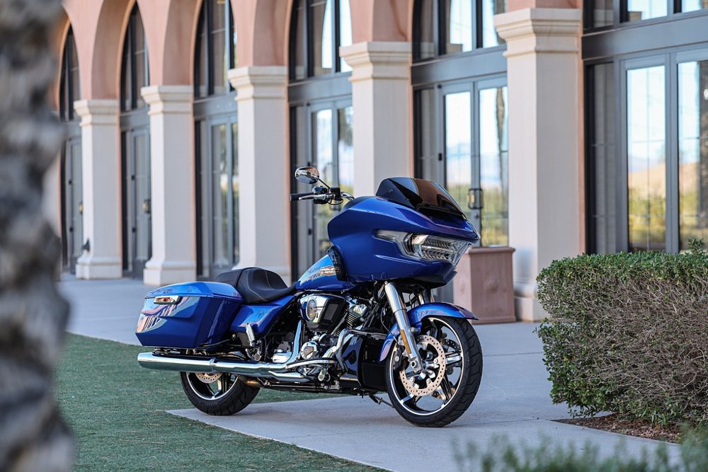 photo of the Road Glide in blue