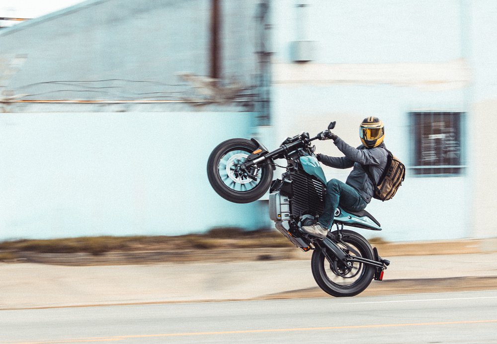 2024 LiveWire Del Mar doing a wheelie.