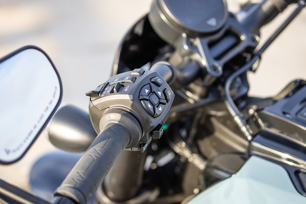 2024 LiveWire Del Mar left swtichgear detaill.