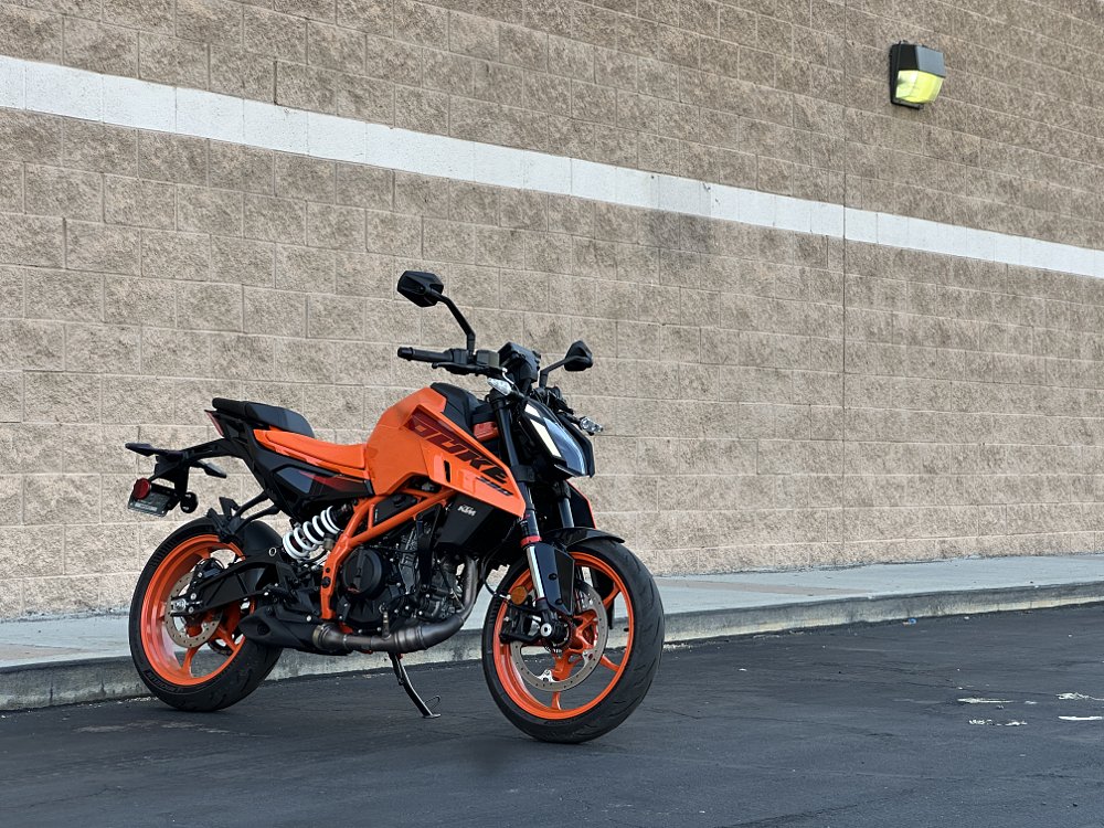 2024 KTM 390 Duke right side.