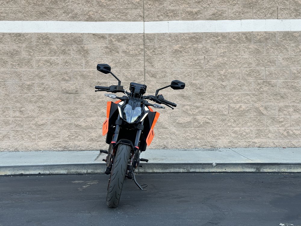 2024 KTM 390 Duke front.