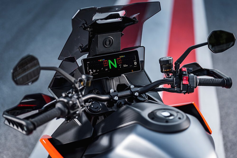 The 1390 Super Duke GT's 8.8-inch TFT (H88) display highlights the bike's cockpit.