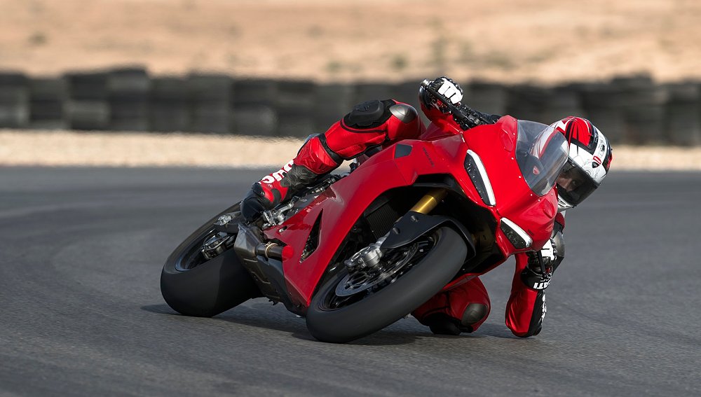 2025 Ducati Panigale V2 and Streetfighter V2 first look: Bucking the trend