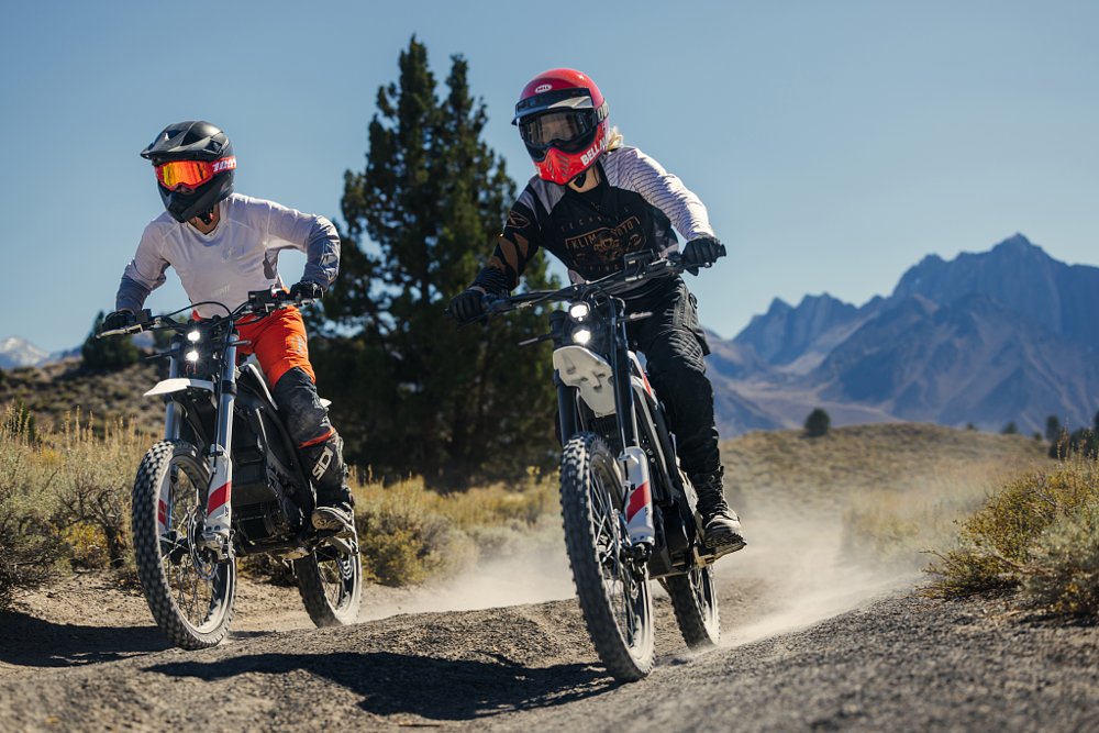 Two riders traverse an dirt trail aboard Zero's XE and XB electric motorcycles.