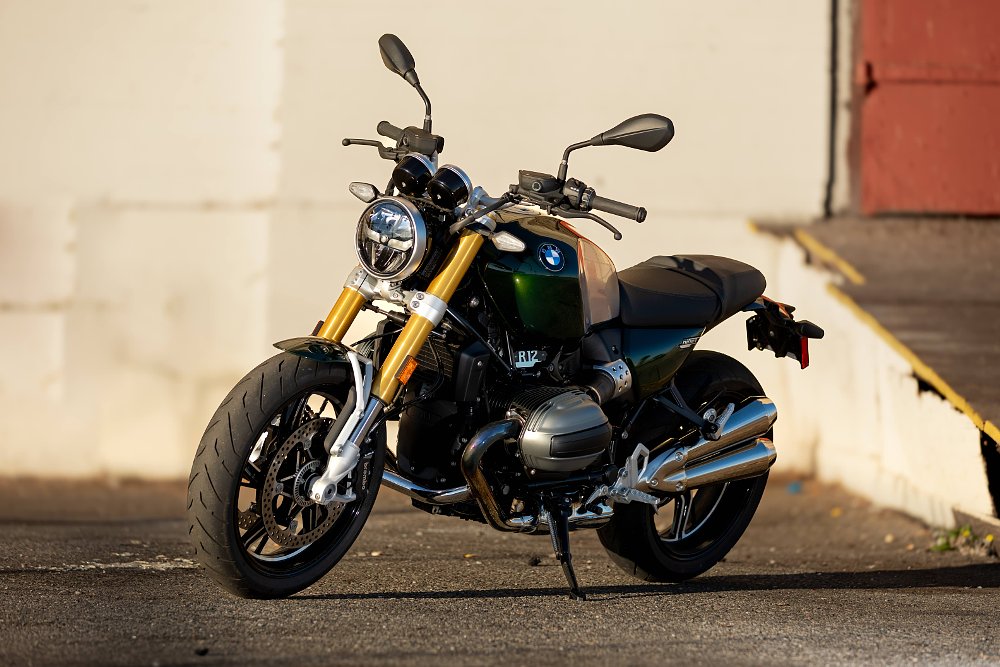 2024 BMW R 12 nineT front three quarter left.