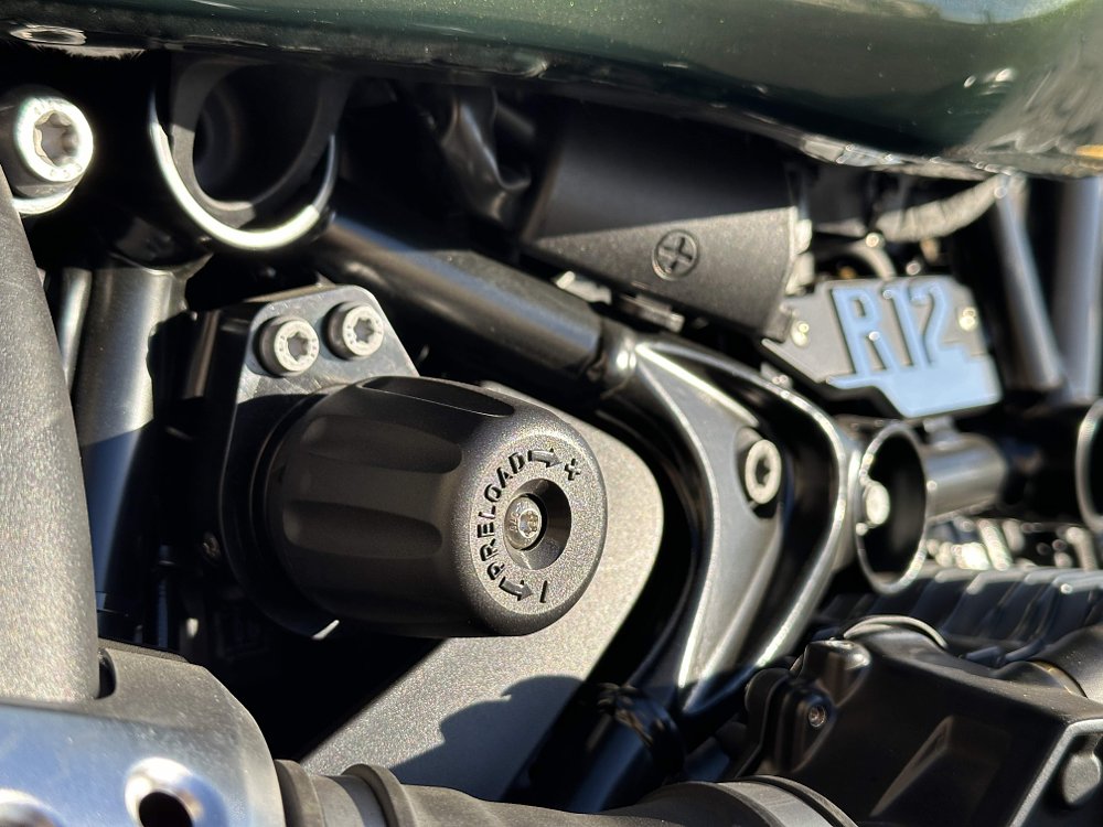 2024 BMW R 12 nineT shock spring preload knob detail.