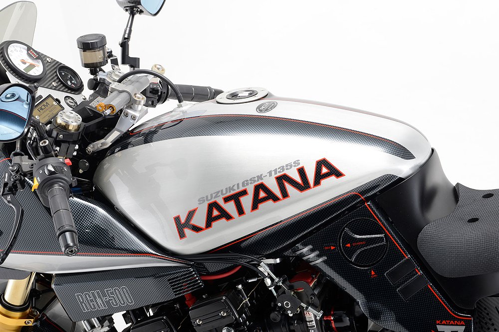 close view of the silver-colored aluminum fuel tank