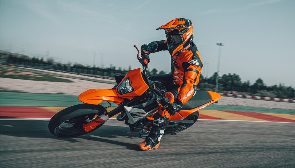 2025 KTM 390 SMC R first look: A challenge for supermoto supremacy