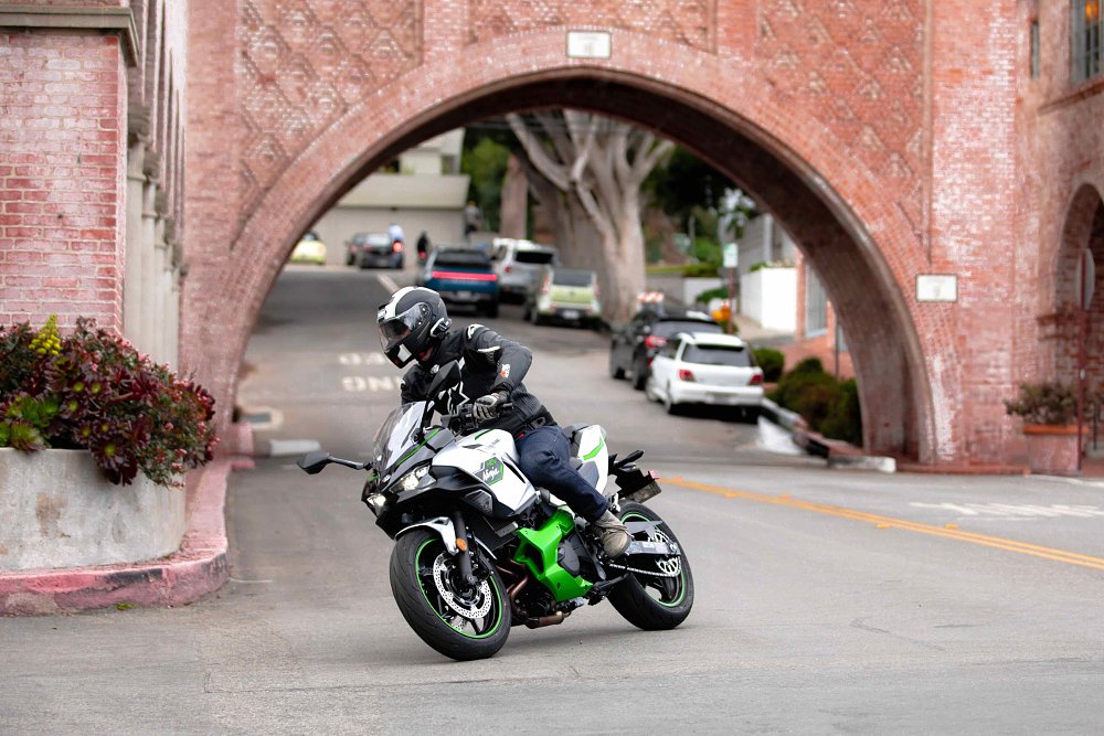 2025 Kawasaki Ninja 7 Hybrid riding in a city center.