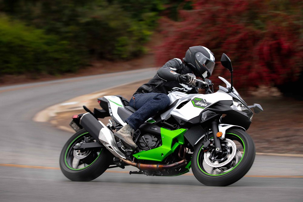 2025 Kawasaki Ninja 7 Hybrid going through a left-hand curve.