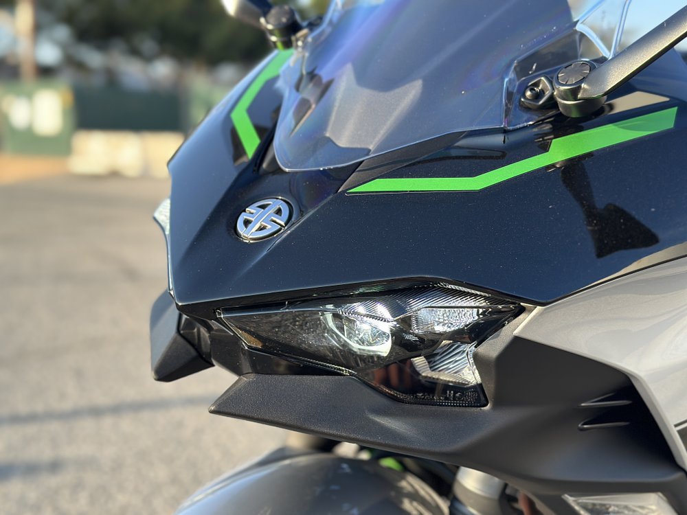 2025 Kawasaki Ninja 7 Hybrid headlight and nose detail.