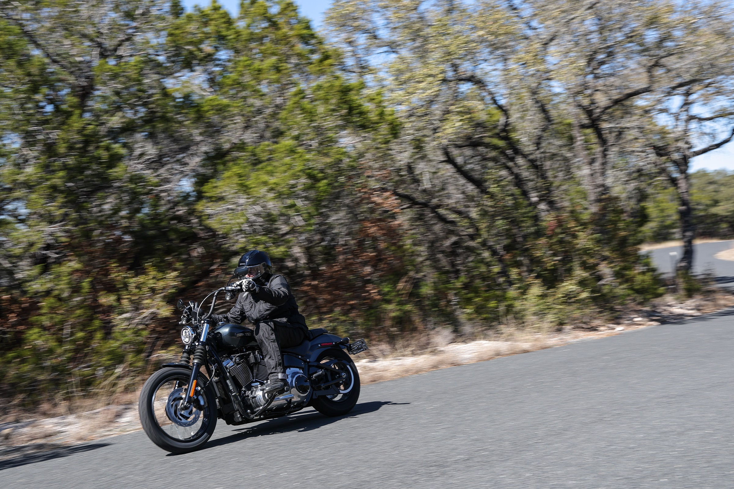 ポルシェ AHEAD ON ROUGH ROADS 2025 2025 Harley-Davidson Cruiser lineup first ride - RevZilla