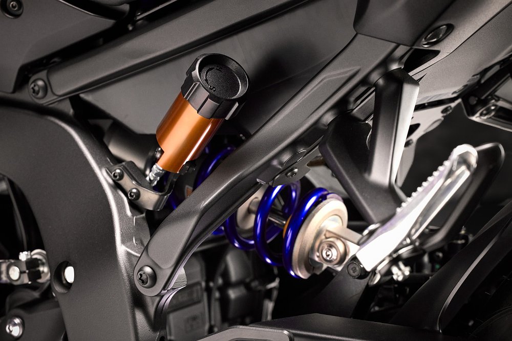 2025 YZF-R7 rear shock preload adjuster