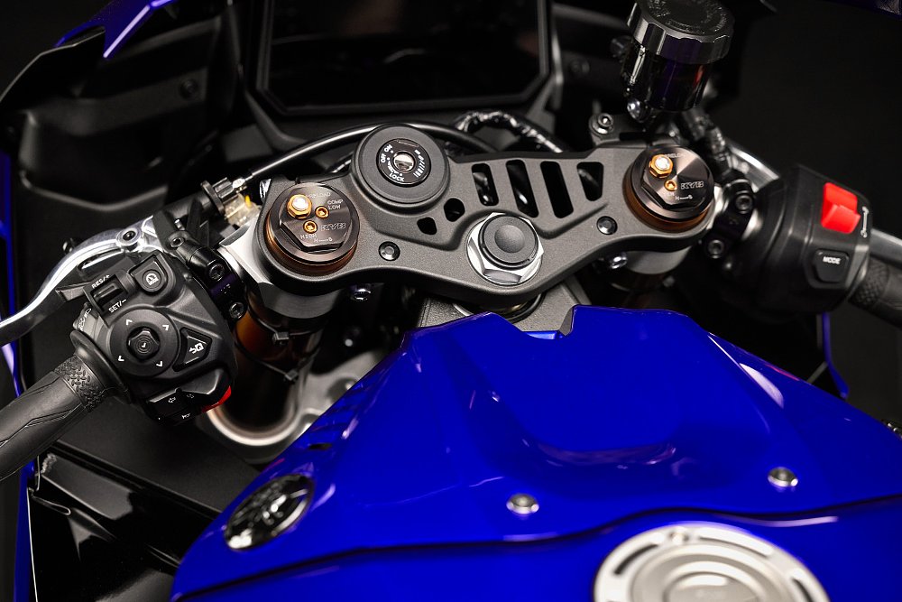 2025 YZF-R9 dash
