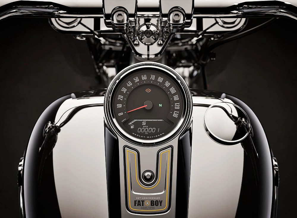 A top-down look of the Fat Boy's analog speedo and digital readout.