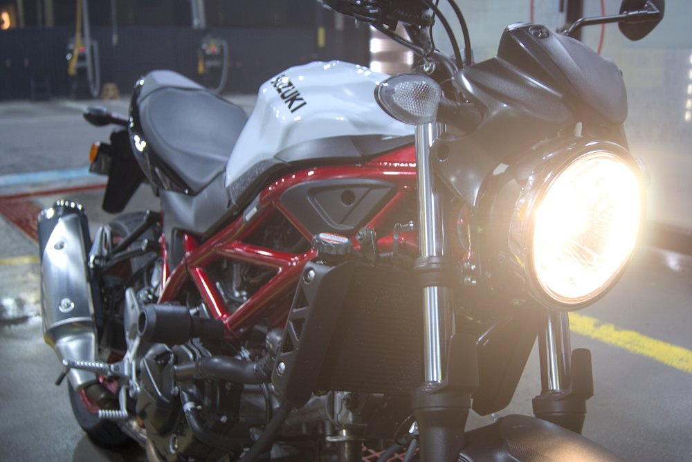 close view of perfectly clean white Suzuki SV650 with a red frame