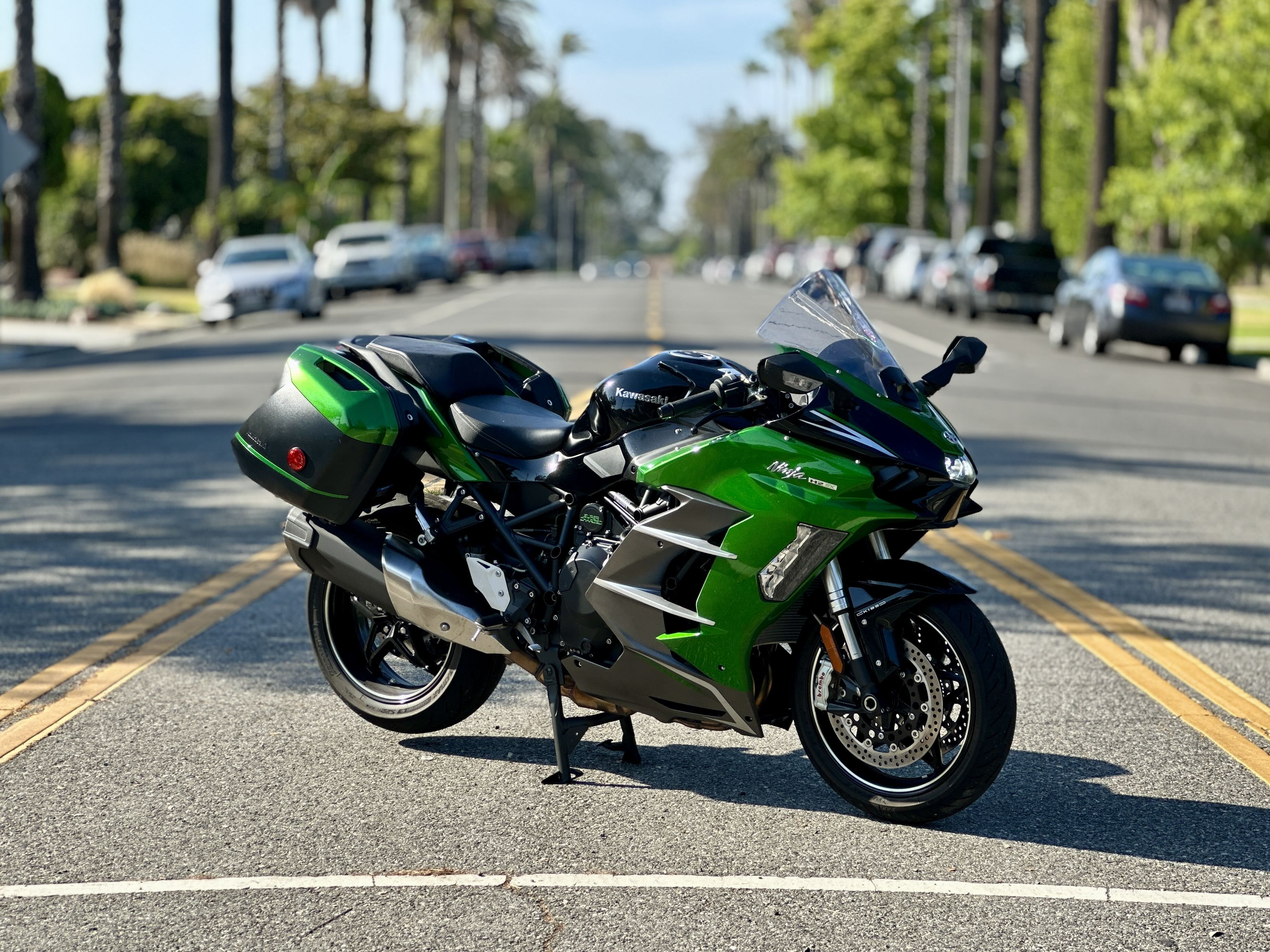 The 2025 Kawasaki H2 SX SE has a sibling problem - RevZilla