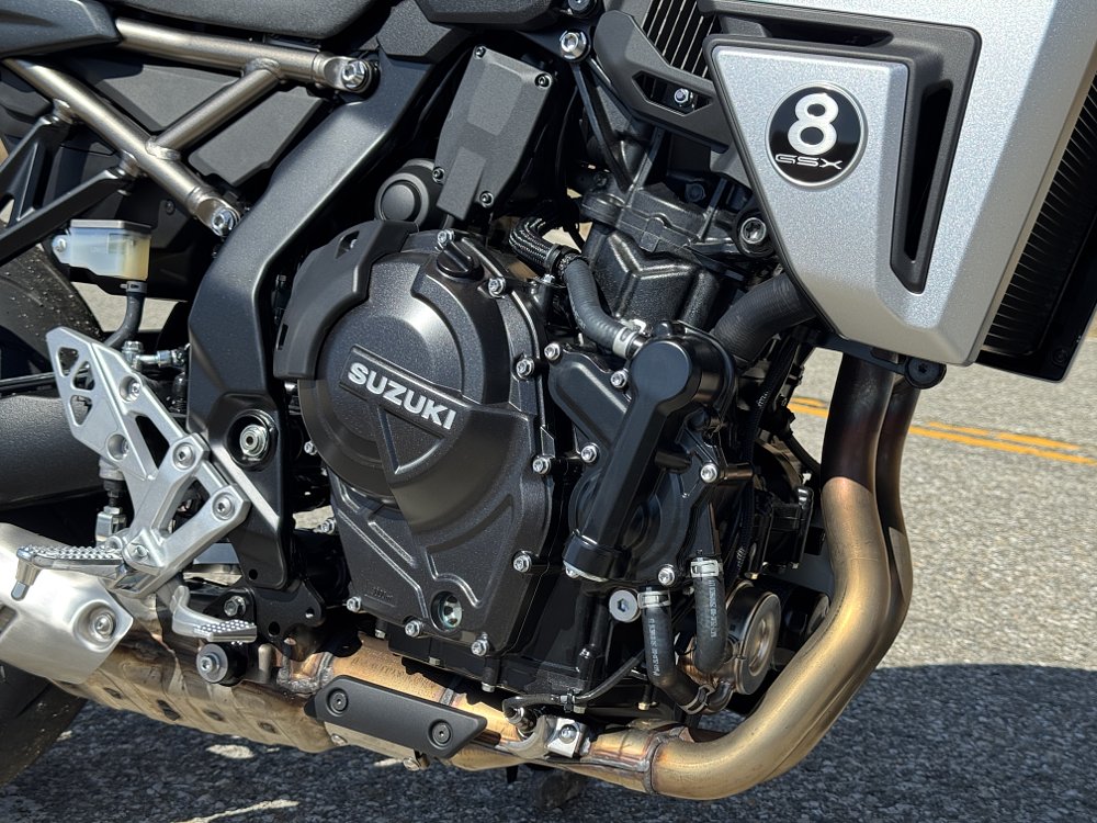 2026 GSX-8S 엔진