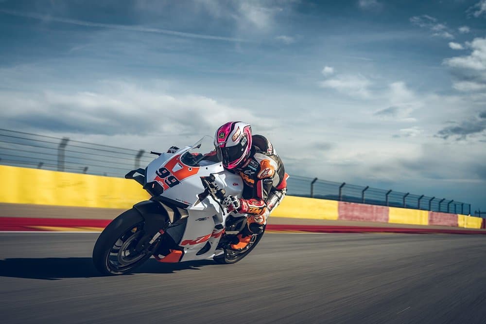 KTM 990 RC R Track ridden on the race track