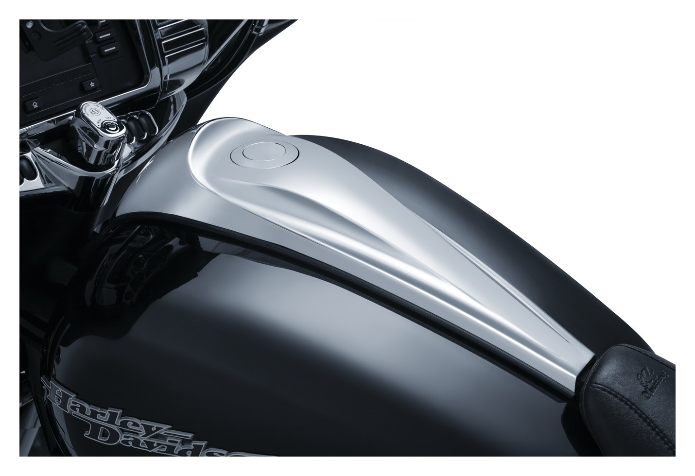 Kuryakyn Signature Series Smooth Dash Console For Harley Touring