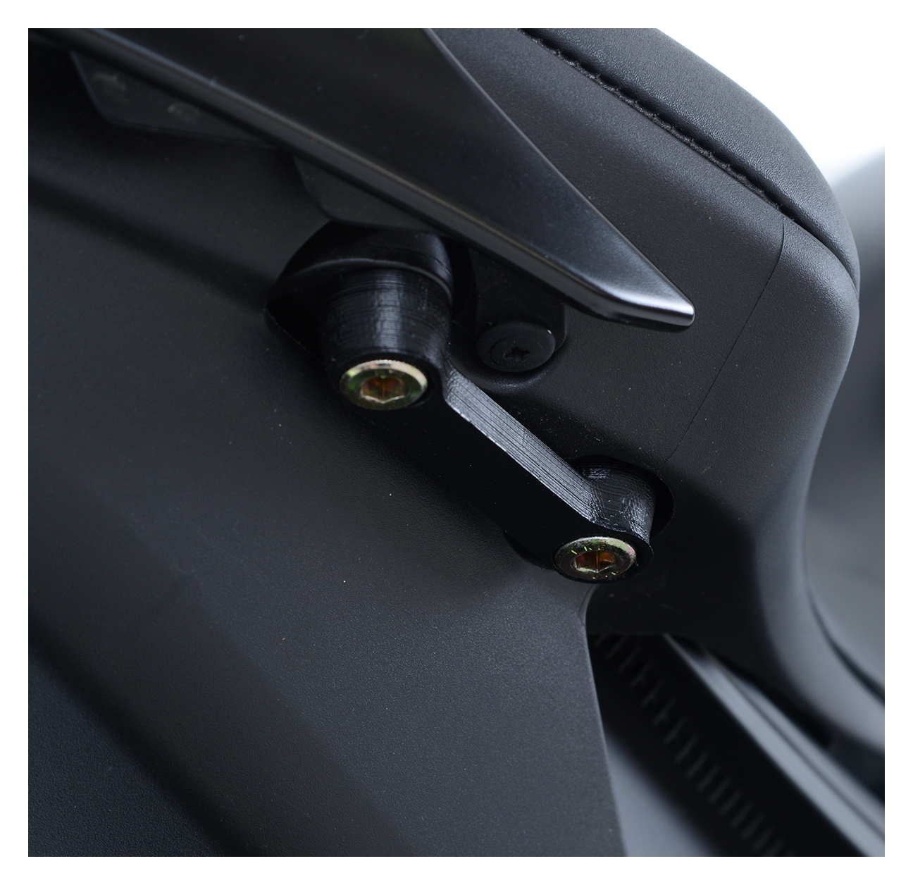 0816 YAMAHA R6 Passenger Peg Block Off Plates Rear Footrest Plug Holes