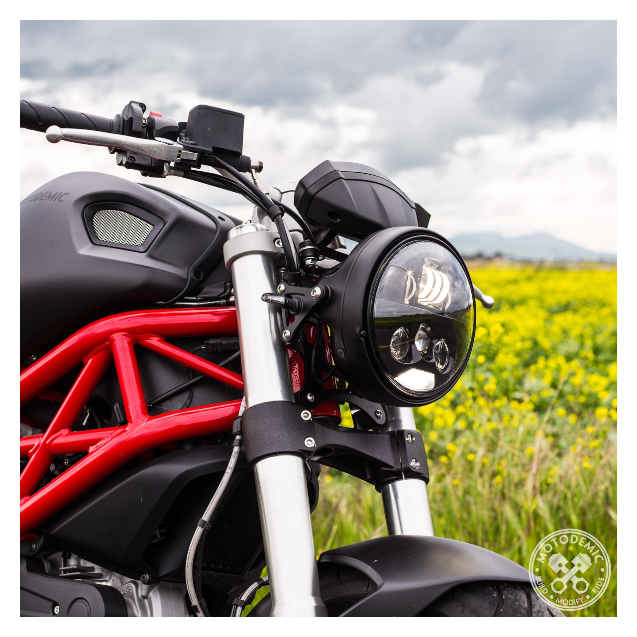 Ducati モンスター　LEDヘッドライト　Ｍ696.796.1100ほか Motodemic LED Headlight Conversion Kit Ducati Monster 696