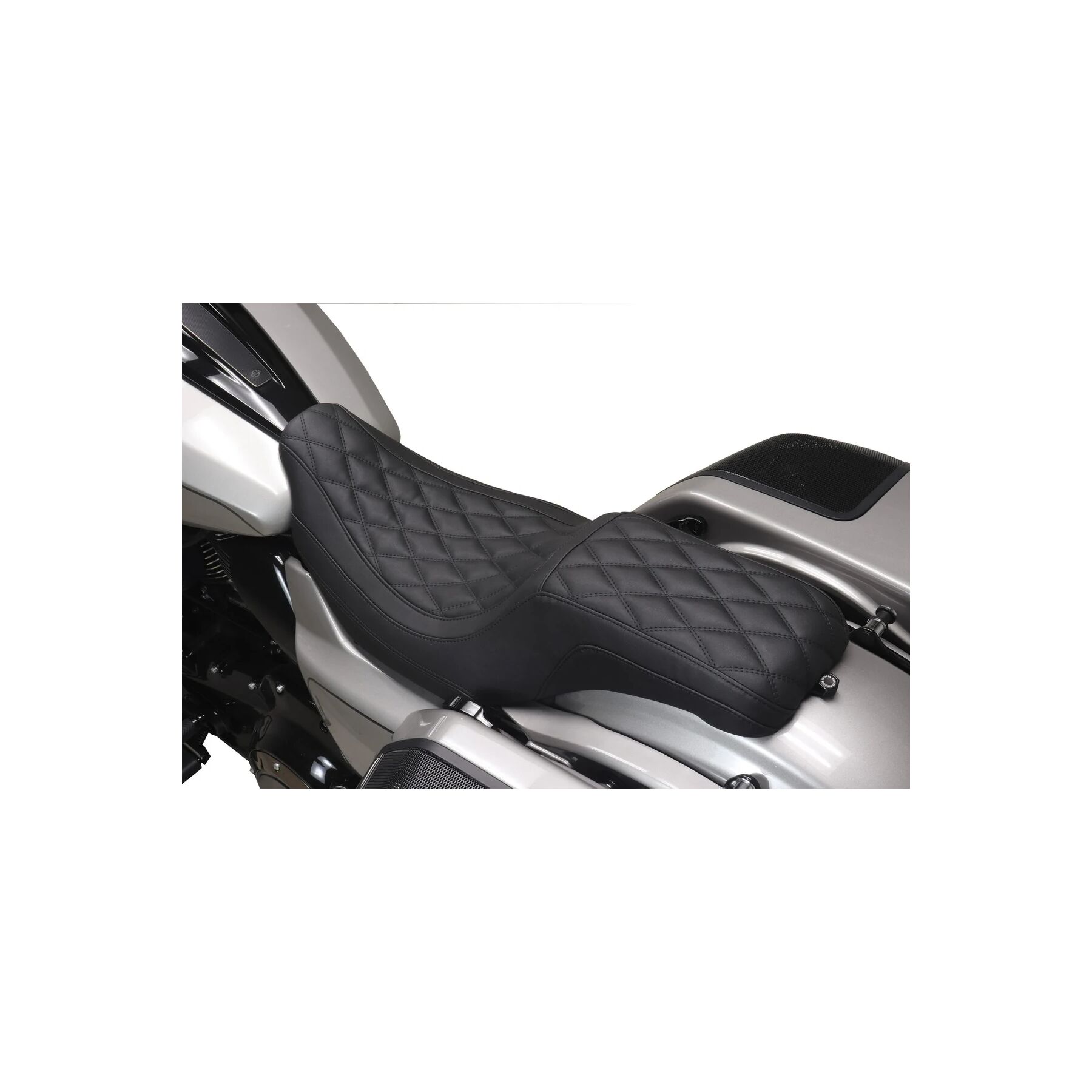 Mustang Double Diamond Low Squareback Seat For Harley FLHX / FLTRX 202